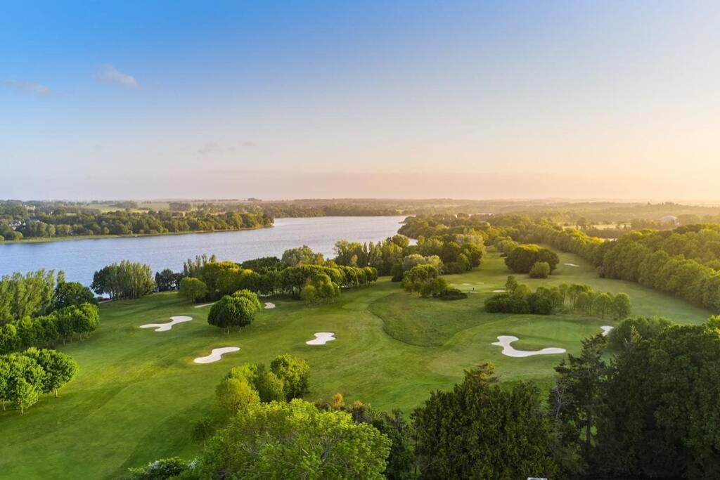 Cottage Anadwen Au Pied Du Lac Au Duc Et Son Golf 普罗尔梅尔 外观 照片